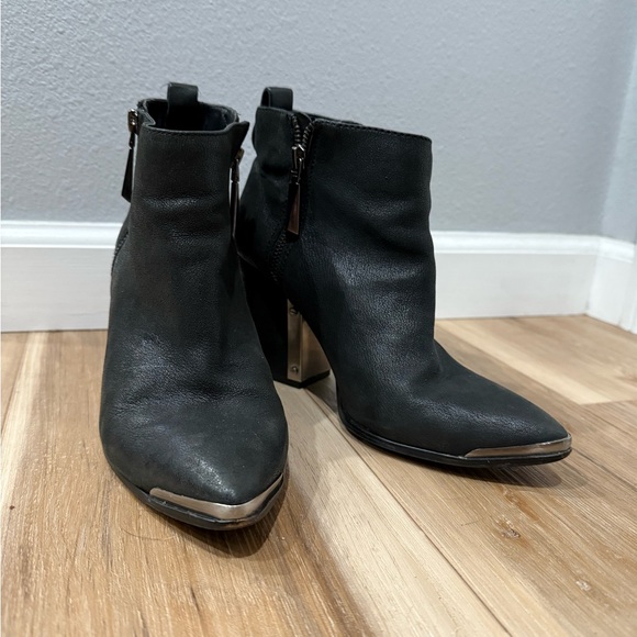 Vince Camuto bootie - Picture 3 of 5